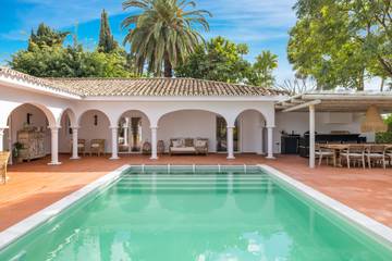 Villa for 6 Guests in Marbella East, Marbella, Picture 2