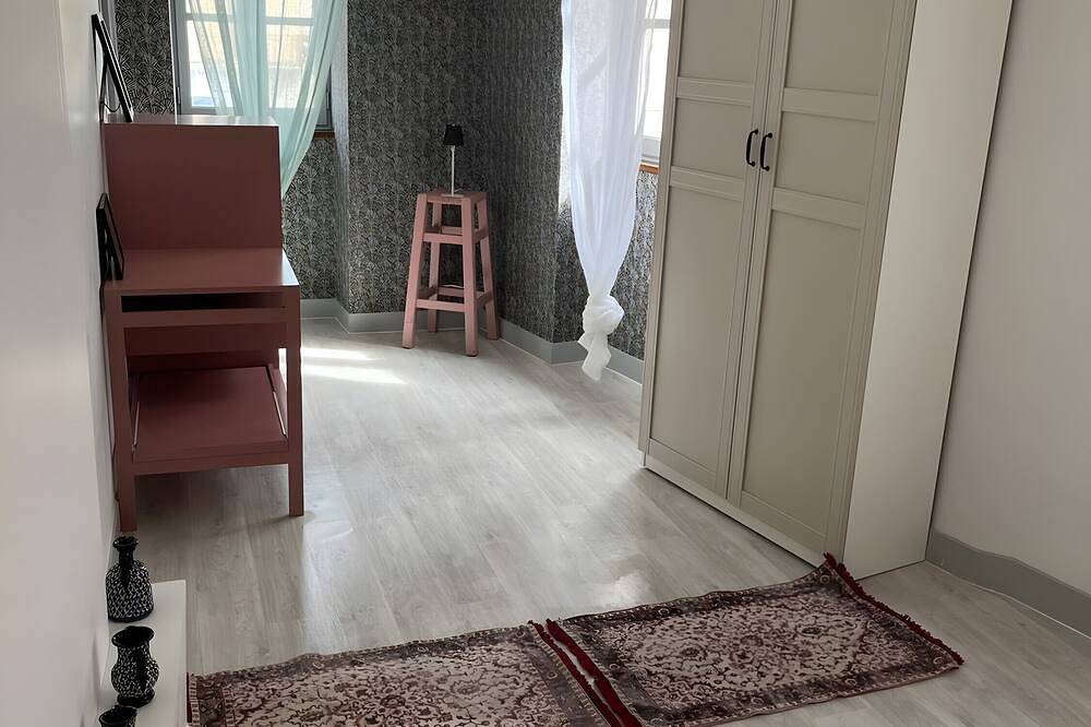 Entire apartment, Apartment 'T2 Alicia' with Wi-Fi in Salies-de-Béarn, Béarn