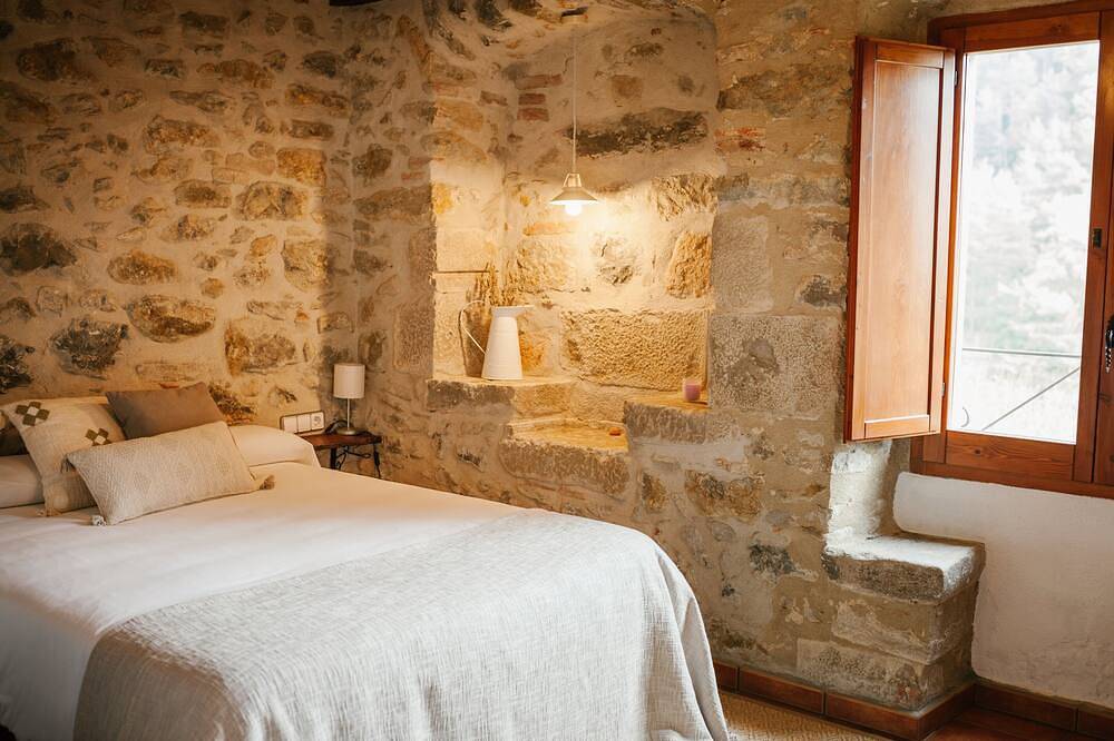 Alojamiento en la naturaleza con piscina, chimenea y barbacoa in Las Llosas, Pirineo Catalan