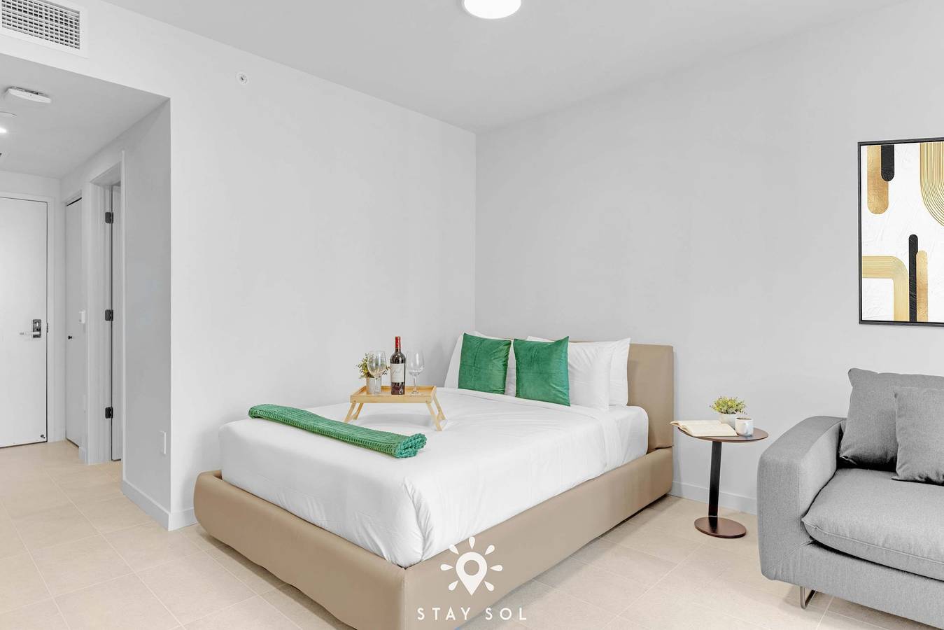 Apartamento inteiro, Floor-to-Ceiling Light Chic Miami Studio in Miami, Flórida