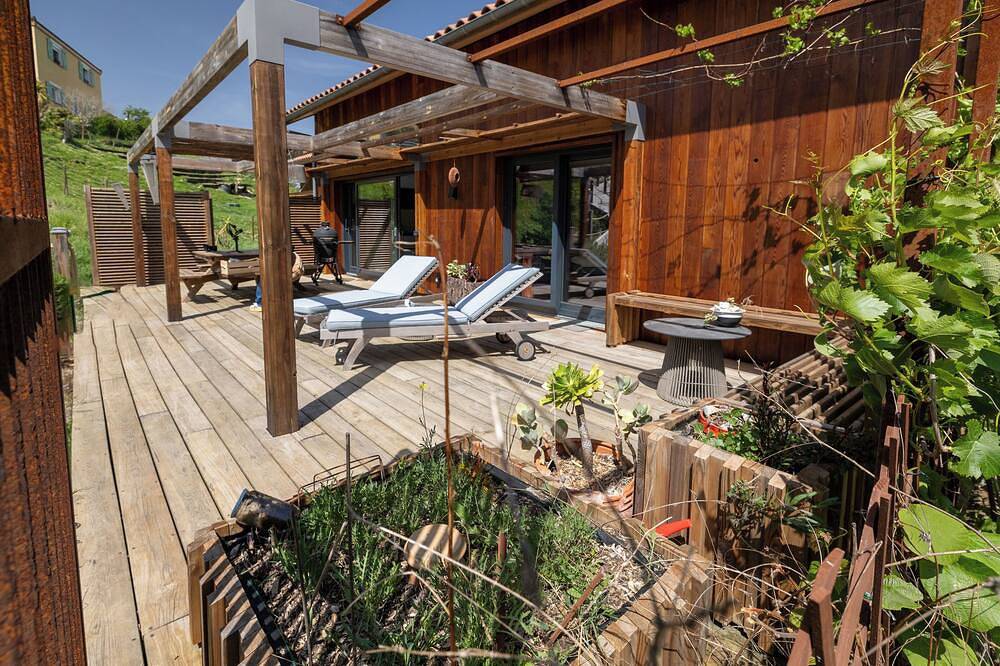 Luxury eco-lodge with Japanese bath just outside Toulouse in Vieille-Toulouse, Toulouse region