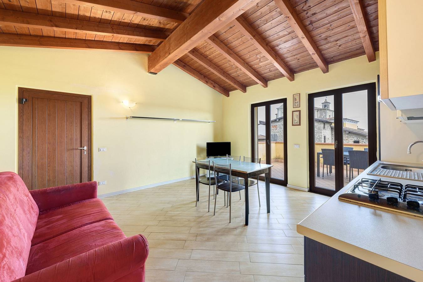 Appartamento intero, Appartamento 'Appartamento Paradiso' con vista lago, Wi-Fi e aria condizionata in San Felice del Benaco, Prealpi Gardesane