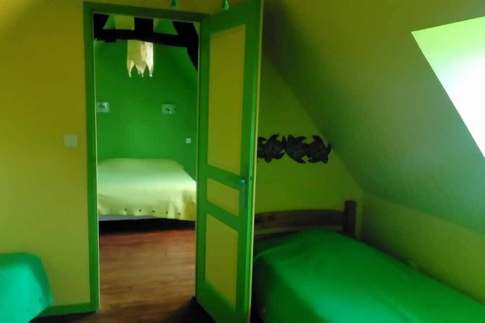 Cottage for 4 people in Saint-Aubin-d'Écrosville, Évreux region