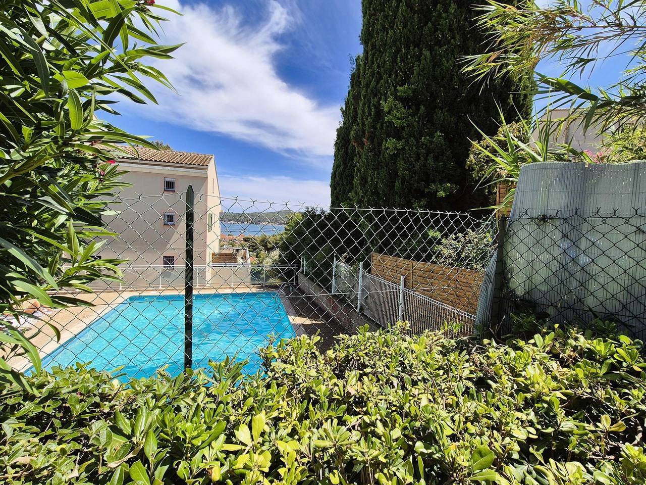 Ganze Ferienwohnung, Meerblick, Garten mit Grill, Klimaanlage. in La Seyne-sur-Mer, Toulon Region