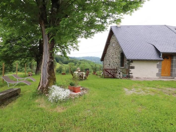 Location de vacances pour 5 personnes, avec jardin à Drugeac