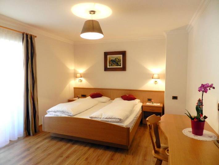 Apartamento entero, Apartamento 'Residence Katiuscia 5' con vistas a la montaña, jardín privado y Wi-Fi in Wolkenstein, Dolomiti Superski