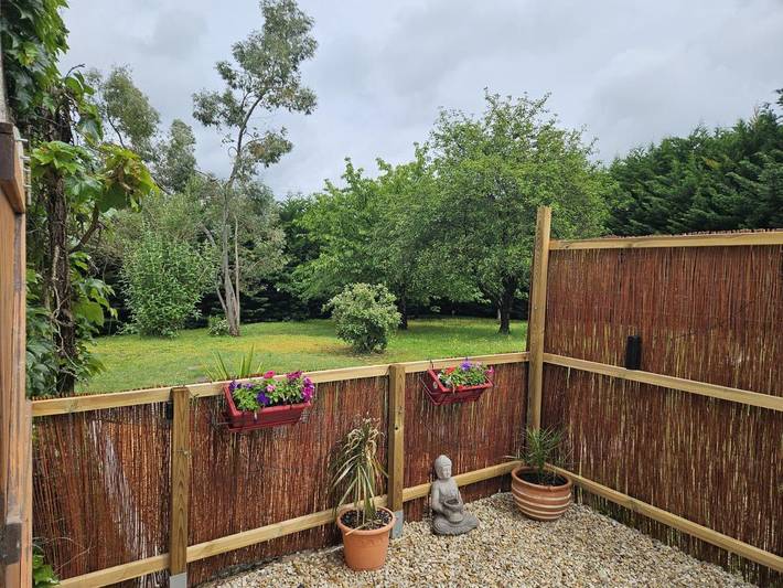 Chambre d’hôte pour 2 personnes, avec terrasse ainsi que vue et jardin