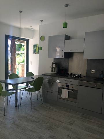 Gîte pour 4 personnes, avec terrasse ainsi que piscine et jardin à Mouans-Sartoux