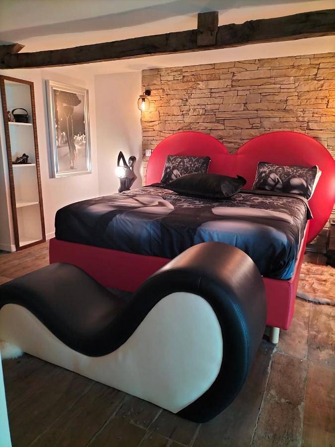 Gîte pour 2 personnes, avec Jacuzzi ainsi que Sauna et Vue à Callac