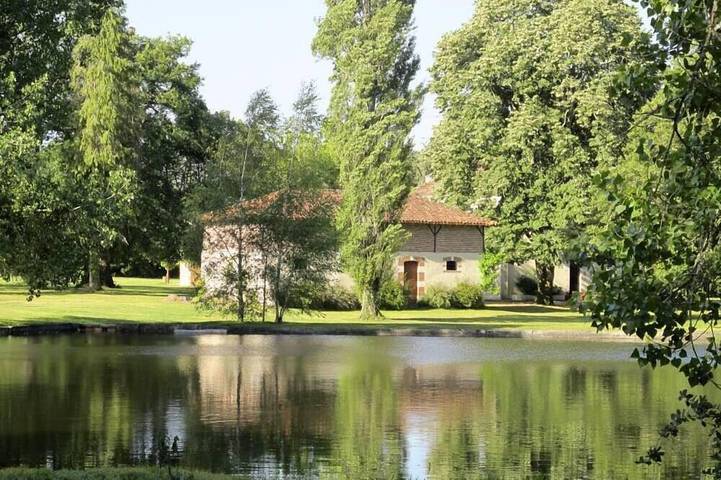 Location de vacances pour 8 personnes, avec Terrasse et Jardin à Uchacq-et-Parentis