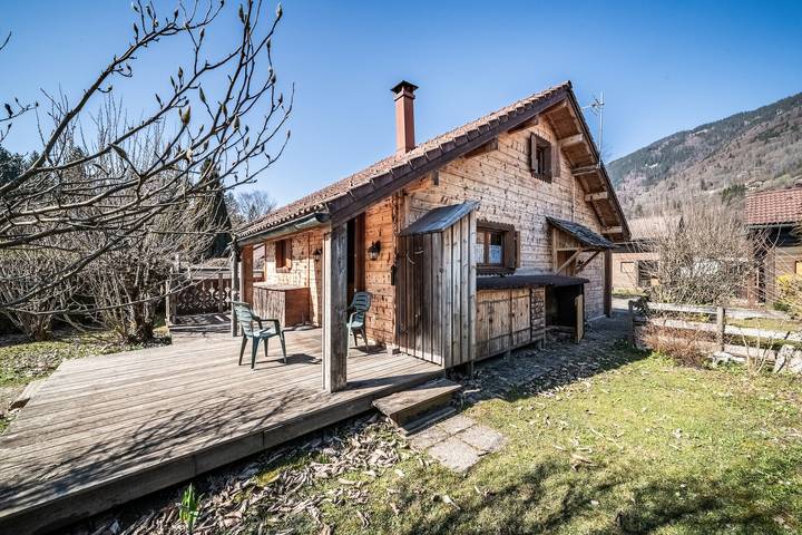 Gîte pour 8 personnes, avec jardin, animaux acceptés à Verchaix