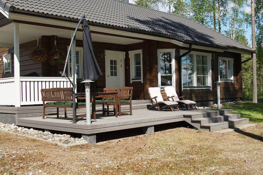 Holiday villa with sauna and garden on the lake in Kainuu