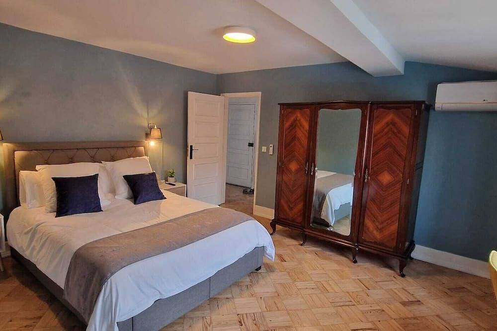 Apartamento inteiro, Train Station Apartment in the Heart of the city with great views and 2 Patios. in Castelo Branco, Aldeias do Xisto