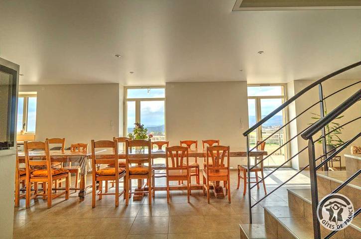 Gîte pour 15 personnes, avec terrasse dans Rhône - 3