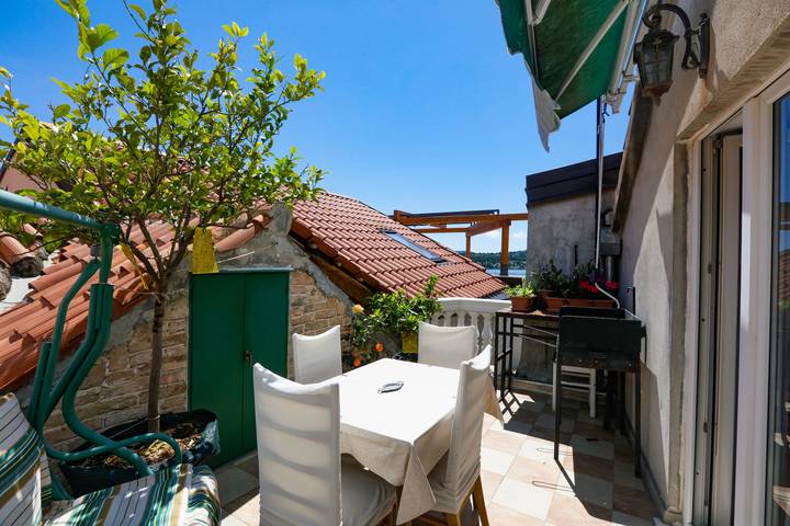 Ferienwohnung für 2 Personen, mit Balkon/Terrasse in Sibenik