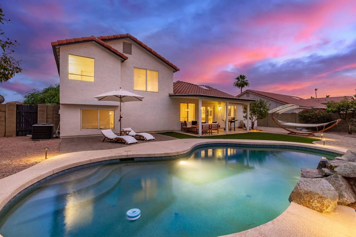 Vacation Rental for 13 Guests in Mesa, Maricopa County