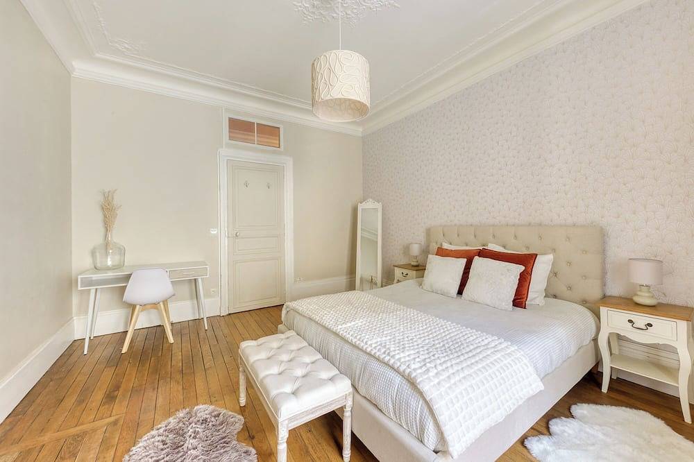 Ganze Wohnung, The Royal Court at Versailles in Versailles, Yvelines