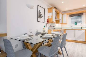 Holiday Home for 6 People in Poole, Poole Harbour, Photo 3