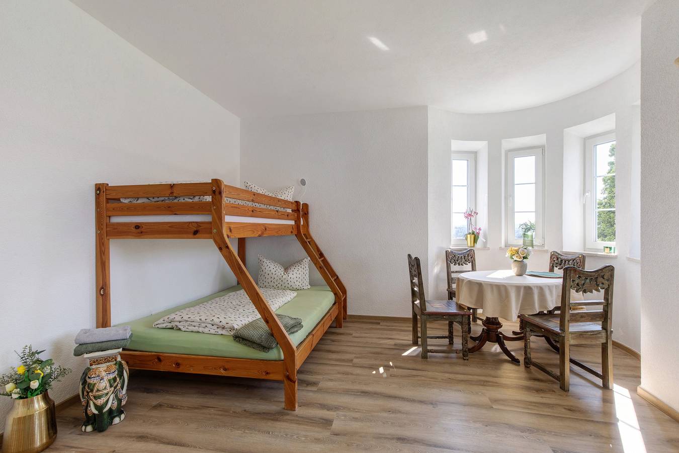 Ganze Wohnung, Ferienwohnung 'Romantika - Fewo Og Links' mit Gemeinschaftsgarten, Balkon und Wi-Fi in Ichenhausen, Bayerisch Schwaben