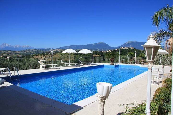 Villa per 6 persone, con piscina e balcone, con animali domestici - 1