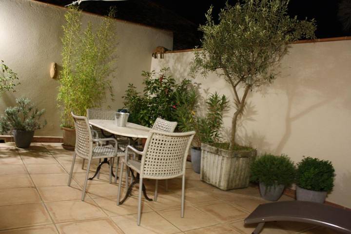 Location de vacances pour 4 personnes, avec Balcon et Terrasse ainsi que Jardin et Vue à Montfaucon (France)