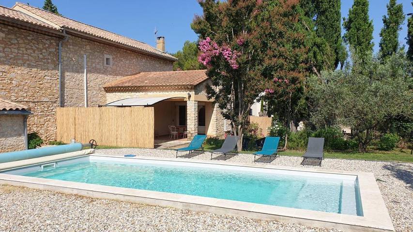 Location de vacances pour 6 personnes, avec piscine ainsi que vue et jardin, adapté aux familles à Saint-Victor-la-Coste - 3