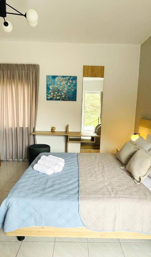 Gîte pour 2 personnes, avec vue et jardin dans Soúgia - 2