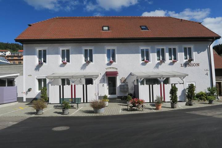 Chambre d’hôte pour 4 personnes, avec vue et terrasse à Tramelan