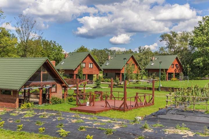 Dom dla 12 osób, z Jacuzzi i Taras oraz Ogród i Basen w Laskowa - Kamionna