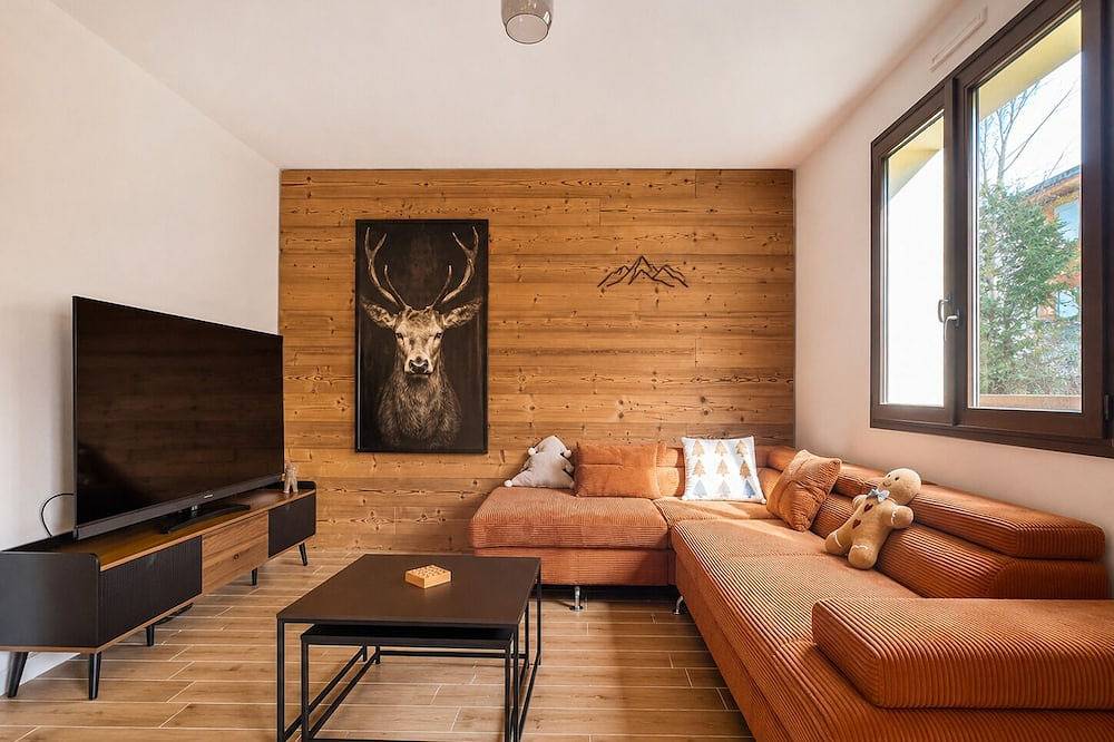 House in Formigueres Real with a sunroom, game room, and a terrace with a fire pit in Réal, Parc naturel régional des Pyrénées catalanes
