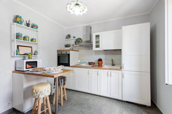 Ganze Wohnung, Ferienwohnung 'Al Vecchio Pozzo' mit privater Terrasse, Wlan und Klimaanlage in Brebbia, Lago Maggiore (Lombardei)