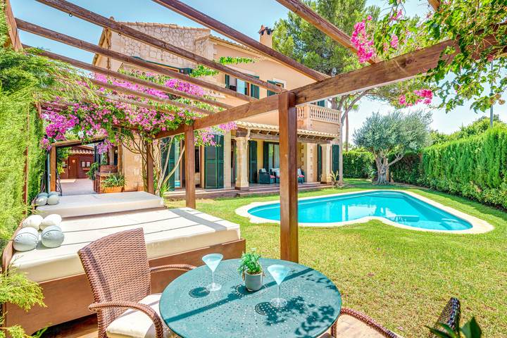 Ferienhaus für 8 Personen, mit Balkon und Garten in Llucmajor