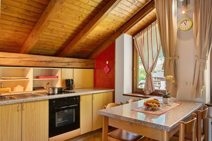 Entire apartment, 'Residence Bilocale' Apartment with Shared Garden and Wi-Fi in Pracorno, Rabbi