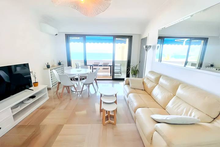 Gîte pour 6 personnes, avec balcon/terrasse ainsi que balcon et vue sur l’océan dans Plage des Sablettes Est - 4