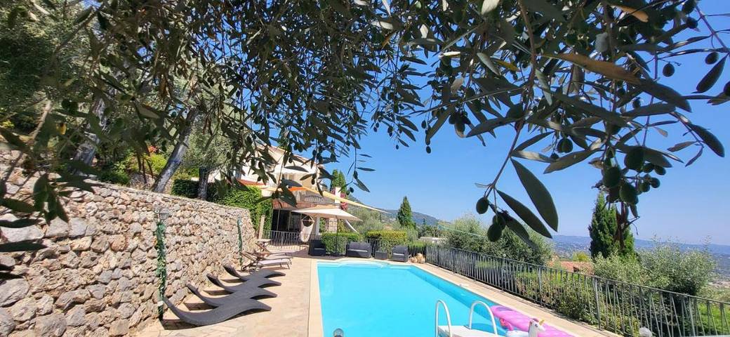 Location de vacances pour 4 personnes, avec vue sur le lac et piscine ainsi que jardin et vue à Spéracèdes - 2