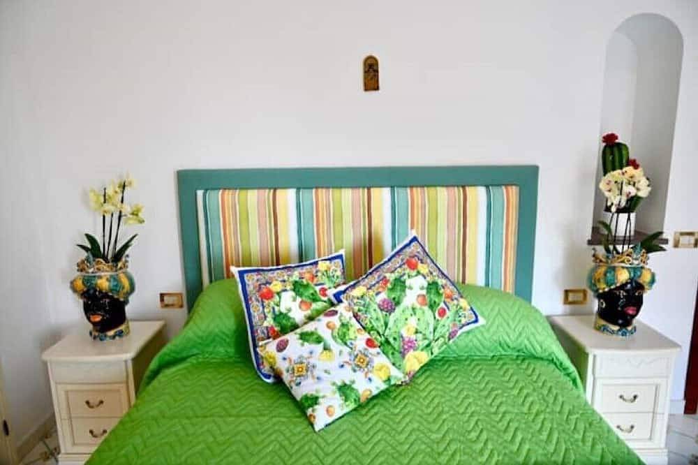 Entire apartment, Casa Leucosia, Positano center in Positano, Sorrento Coast