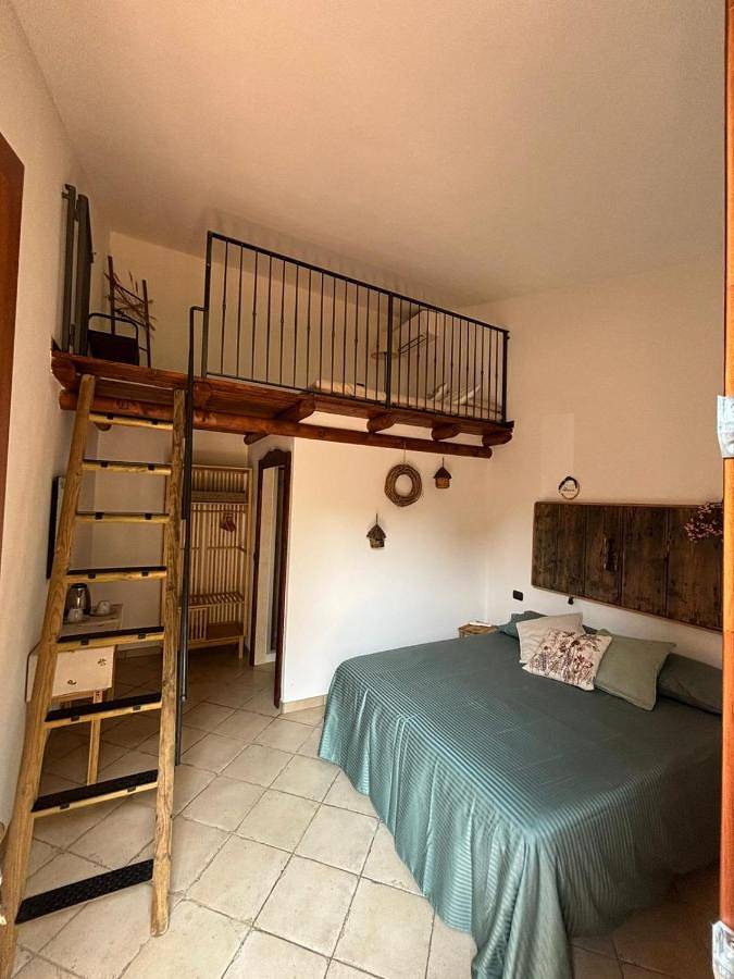 Large Double Room in Cavaion Veronese, Garda Mountains