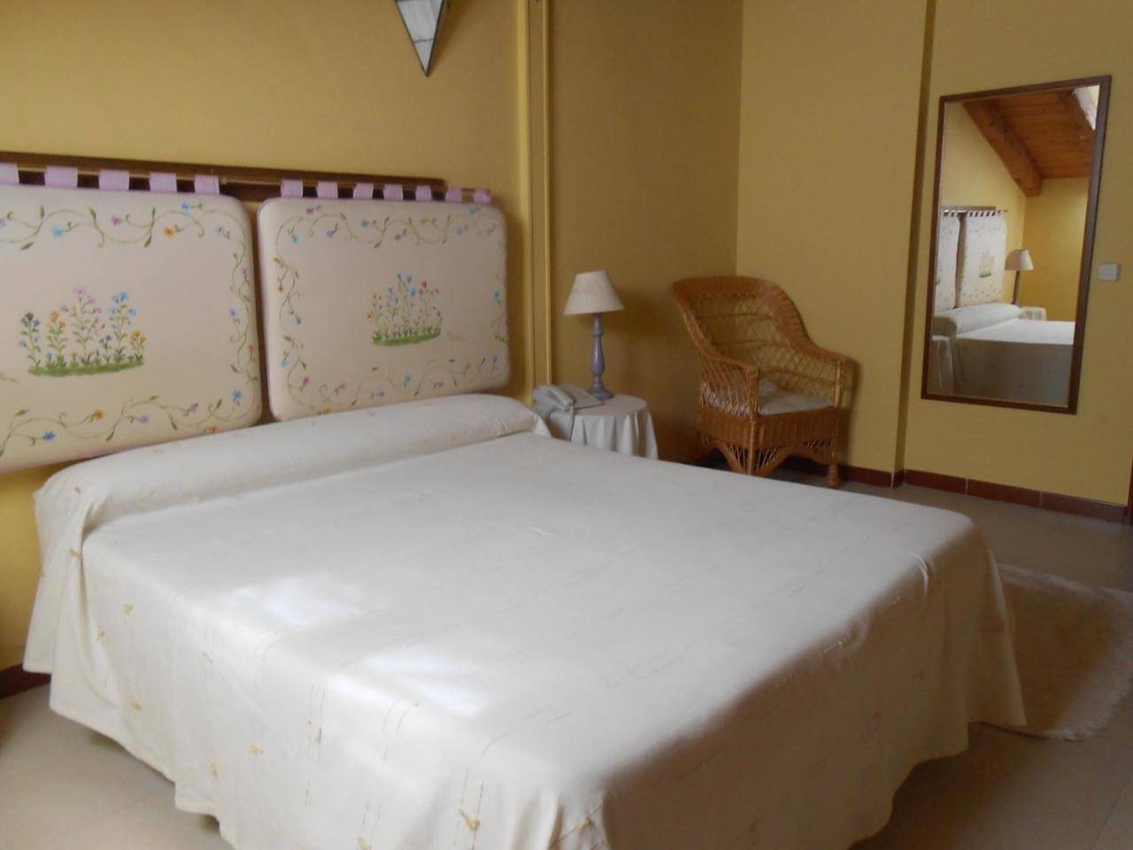 Hostal Burgos in Torrecaballeros, Provincia de Segovia