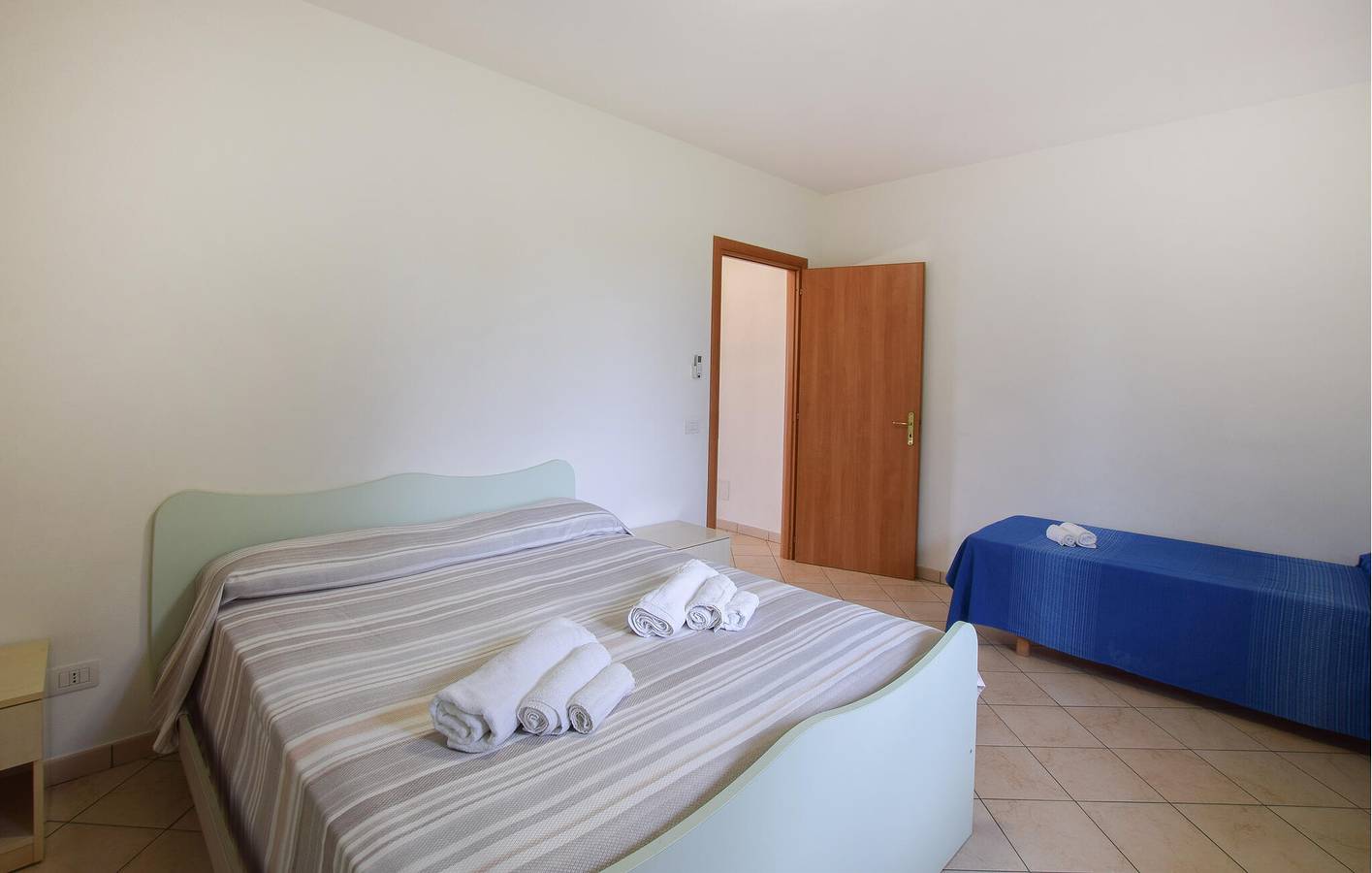 Appartement de vacances entier, Appartement de luxe au bord de la mer avec piscine et parking in Province de Vibo Valentia