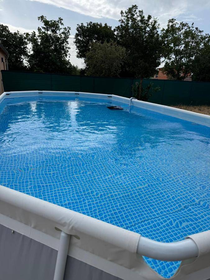Location de vacances pour 6 personnes, avec jardin et piscine à La Verdière - 2