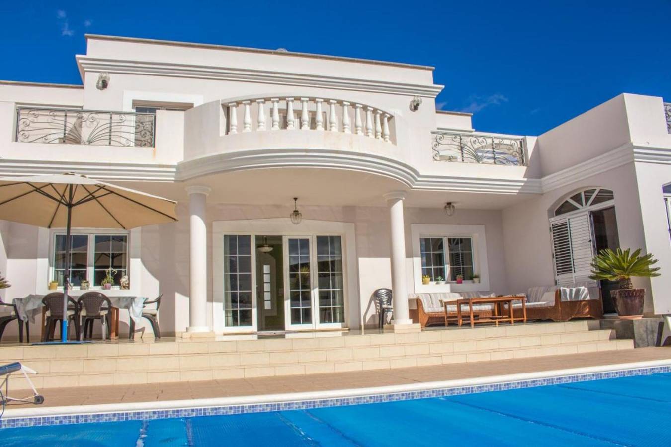 Villa de vacaciones 'Costa Golf' con vistas al mar, piscina privada y Wi-Fi in Costa Teguise, Teguise