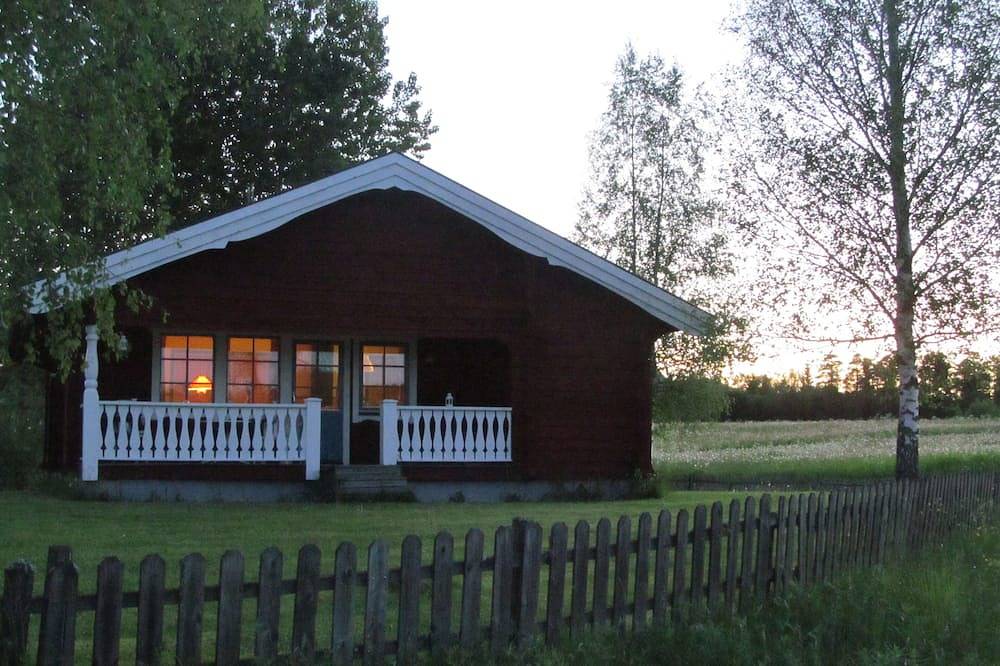 Ferienhaus in der Nähe von Hovfjället, Torsby. Sommer am See, im Winter auf der Piste in Vitsand, Värmland