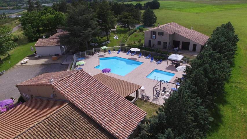 Parc de vacances pour 5 personnes, avec jardin ainsi que piscine et vue à Lagrand - 3