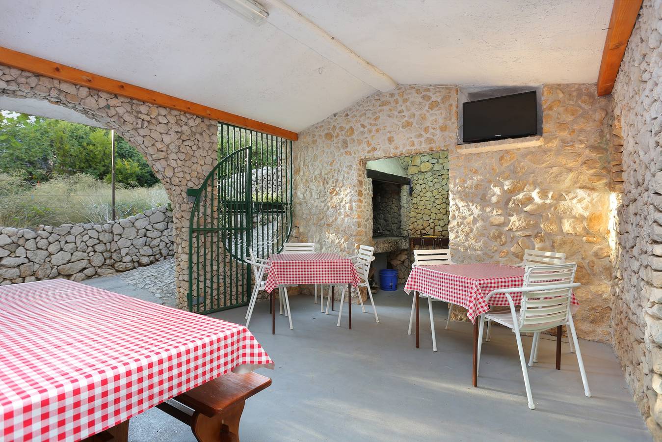 Ganze Wohnung, 3-Zimmer-Ferienwohnung am Strand Igrane, Makarska A-6653-d in Igrane, Makarska Riviera
