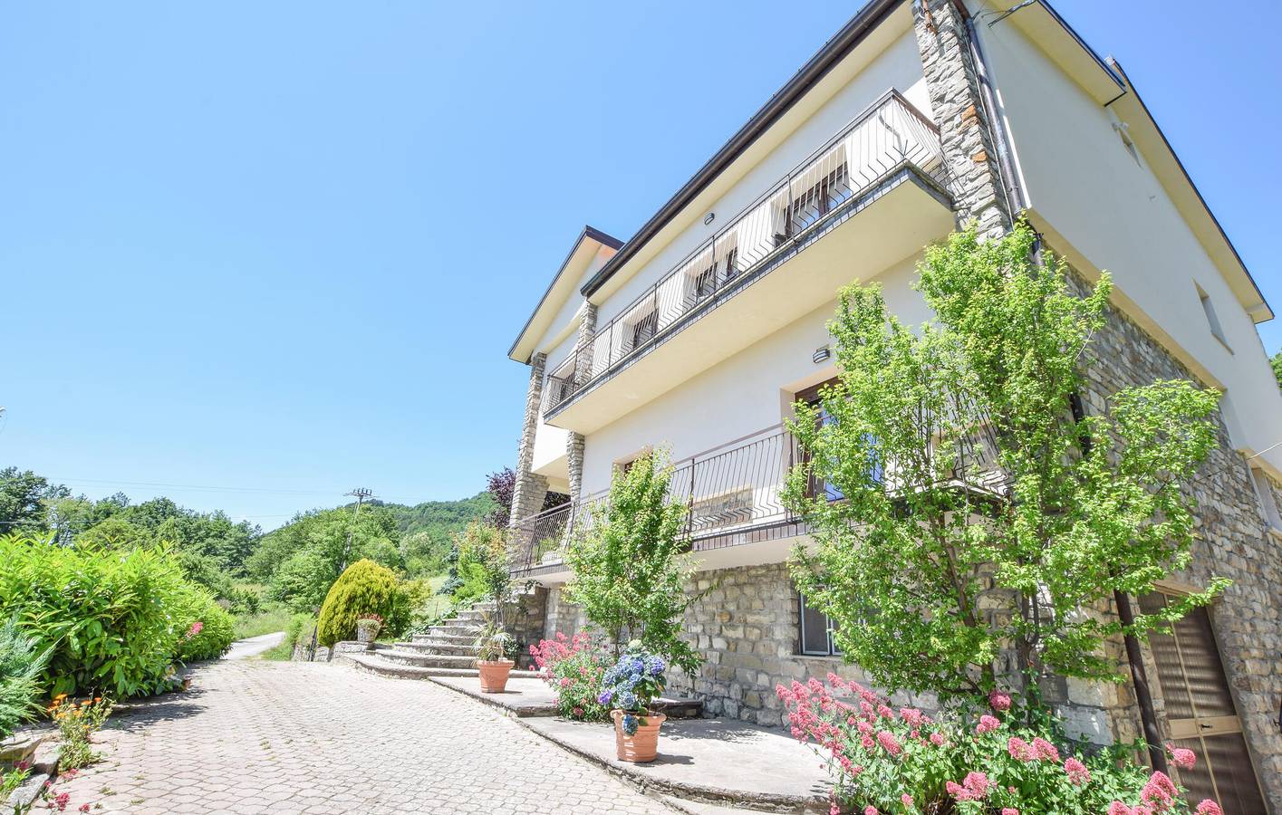 Ganze Ferienwohnung, Gartenwohnung mit Flussblick, Parkplatz, Küche - 2km nach Marecchia in Badia Tedalda, Alta Via dei Parchi