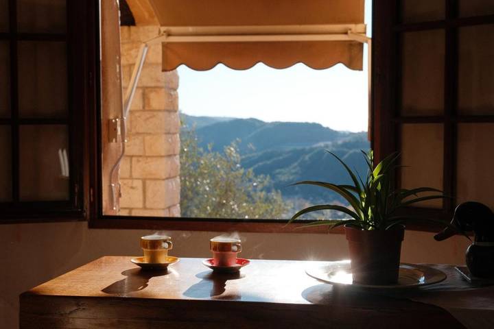 Location de vacances pour 4 personnes, avec terrasse ainsi que jardin et vue, animaux acceptés à Peille