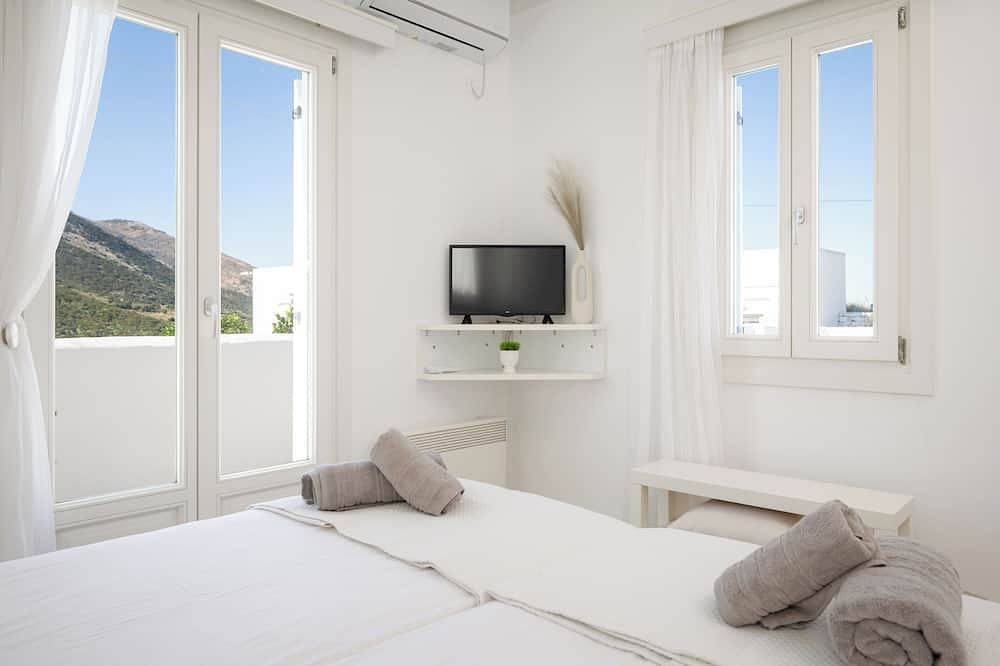 Sunny villa with private pool and amazing views in Apollonia, Sifnos in Apollonia, Sifnos