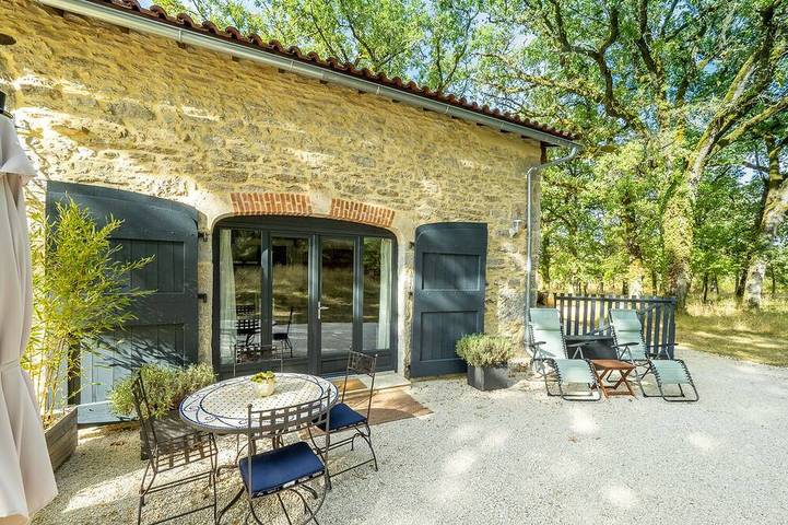 Gîte pour 2 personnes, avec jardin à Concots