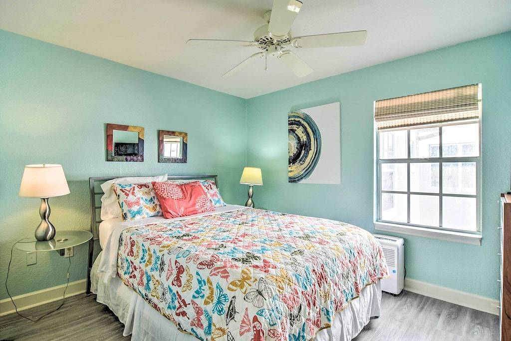 Clearwater Beach Hideaway: Walkable Location! in Clearwater Beach, Clearwater