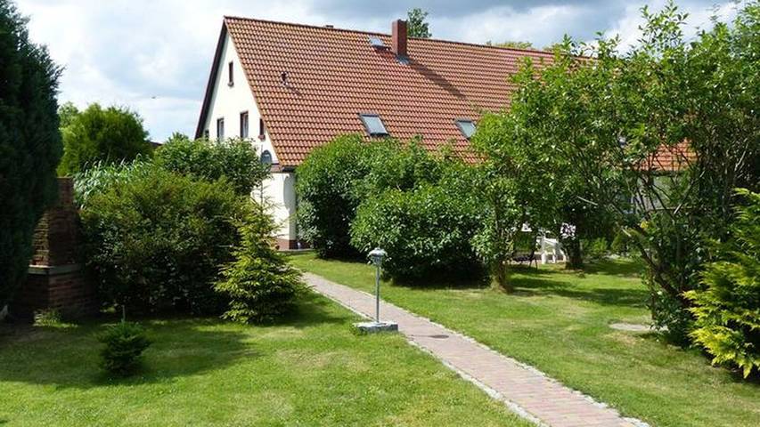 Ferienwohnung für 2 Personen, mit Garten, kinderfreundlich in Ralswiek